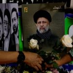 Ιράν: Ζωντανός επί μία ώρα μετά τη συντριβή του ελικοπτέρου ήταν ο ιμάμης