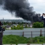 Χιλιάδες Ουκρανοί φεύγουν από την περιφέρεια του Χαρκόβου – Η Ρωσία κατέλαβε κι άλλο χωριό